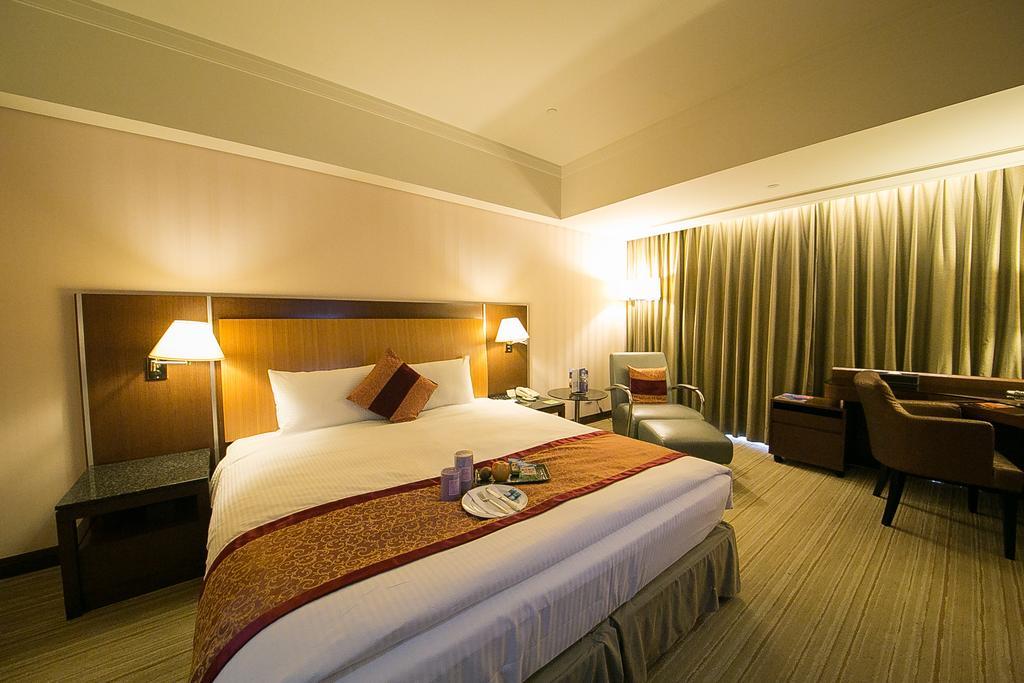 Evergreen Plaza Hotel - Tainan Room photo