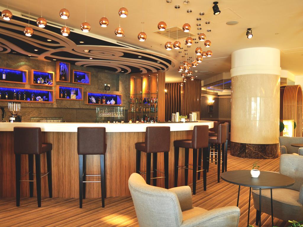 Evergreen Plaza Hotel - Tainan Exterior photo The bar at the lounge