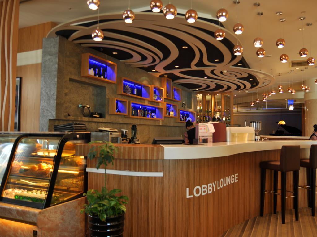 Evergreen Plaza Hotel - Tainan Exterior photo Lobby Lounge