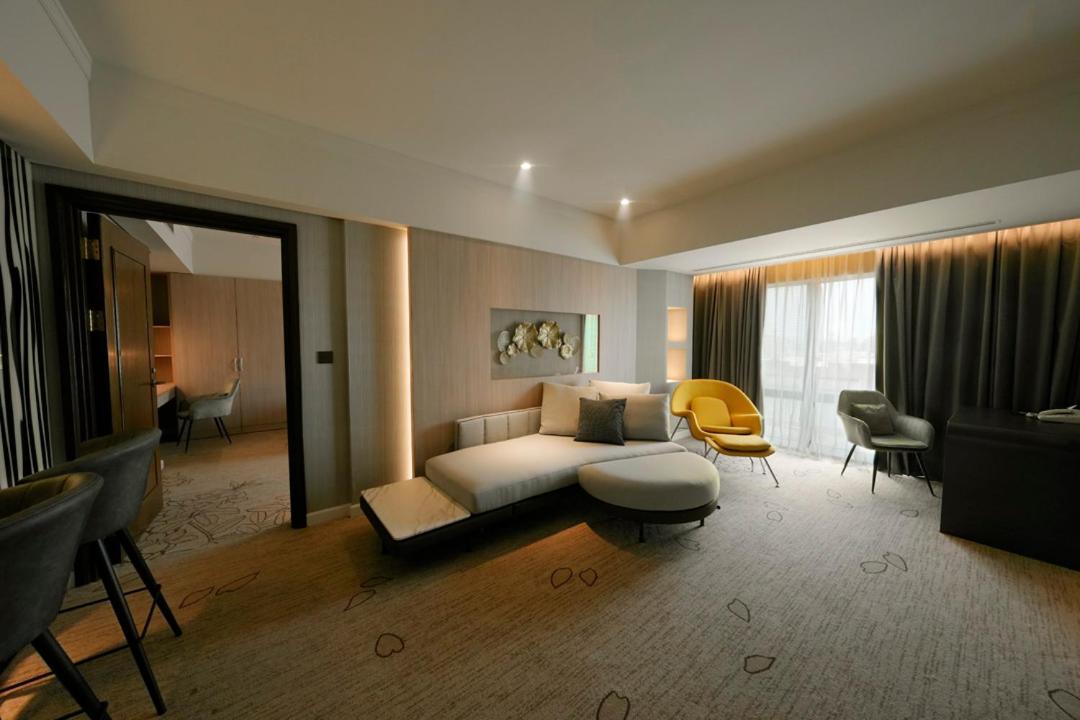 Evergreen Plaza Hotel - Tainan Exterior photo A suite at the hotel