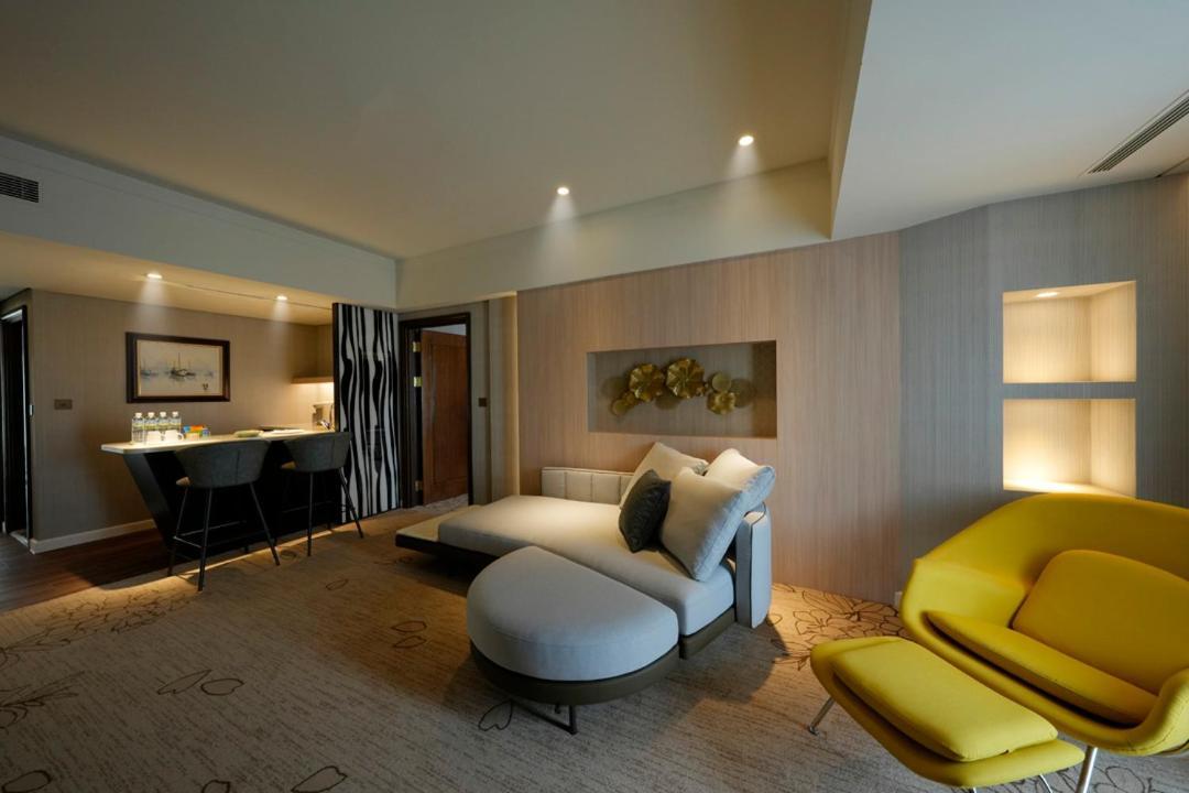 Evergreen Plaza Hotel - Tainan Exterior photo A suite at The Hari