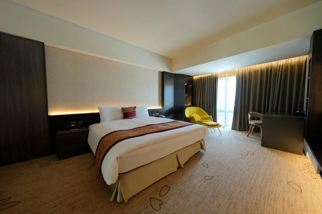 Evergreen Plaza Hotel - Tainan Exterior photo Deluxe Room