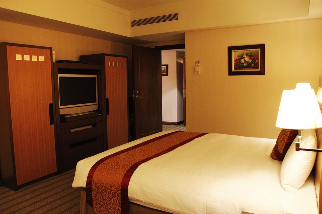 Evergreen Plaza Hotel - Tainan Room photo A room at the hotel