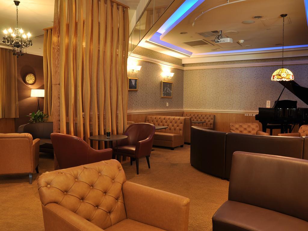 Evergreen Plaza Hotel - Tainan Exterior photo The lounge at the airport