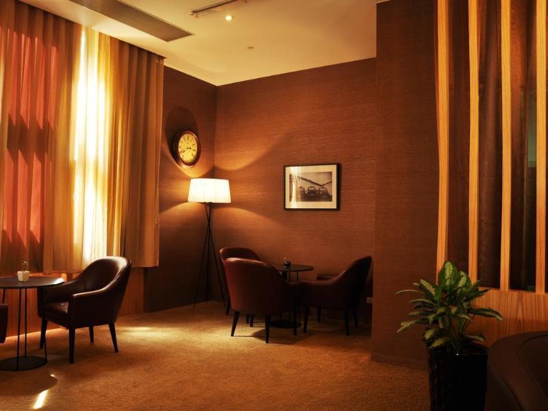 Evergreen Plaza Hotel - Tainan Exterior photo The lounge at the airport