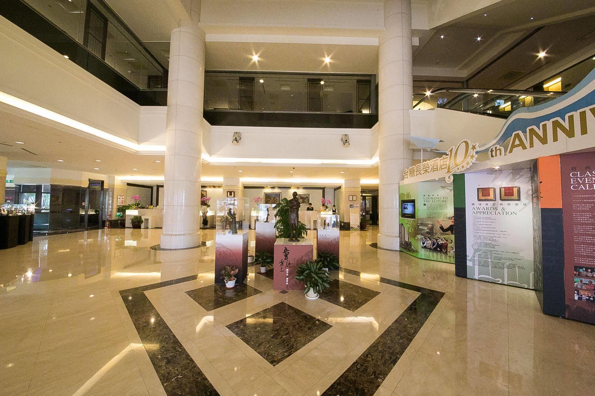 Evergreen Plaza Hotel - Tainan Exterior photo Lobby