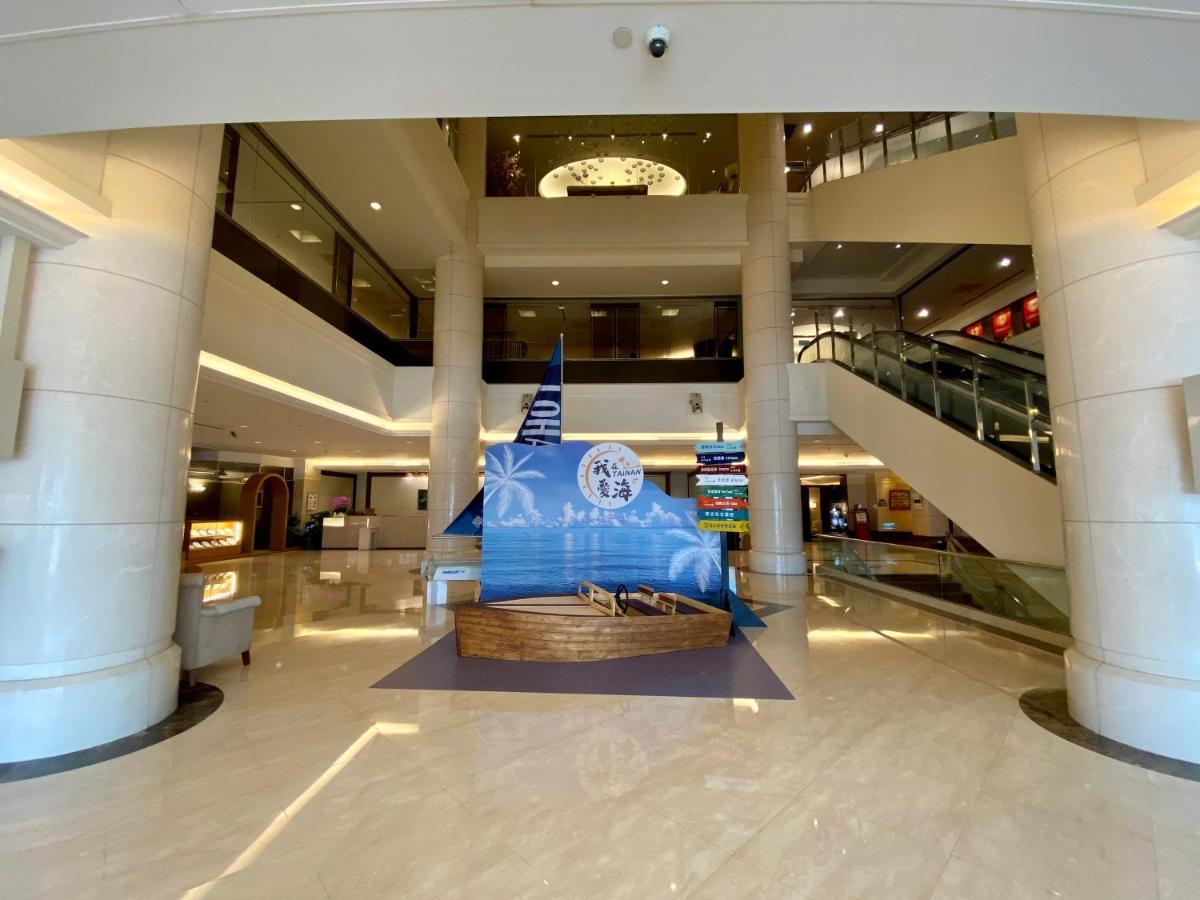 Evergreen Plaza Hotel - Tainan Exterior photo The lobby of the hotel