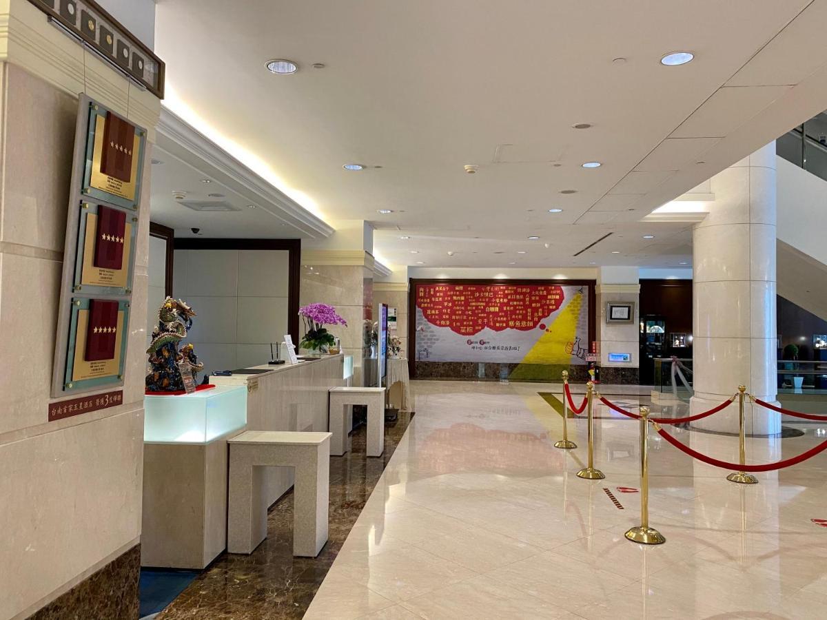 Evergreen Plaza Hotel - Tainan Exterior photo Lobby
