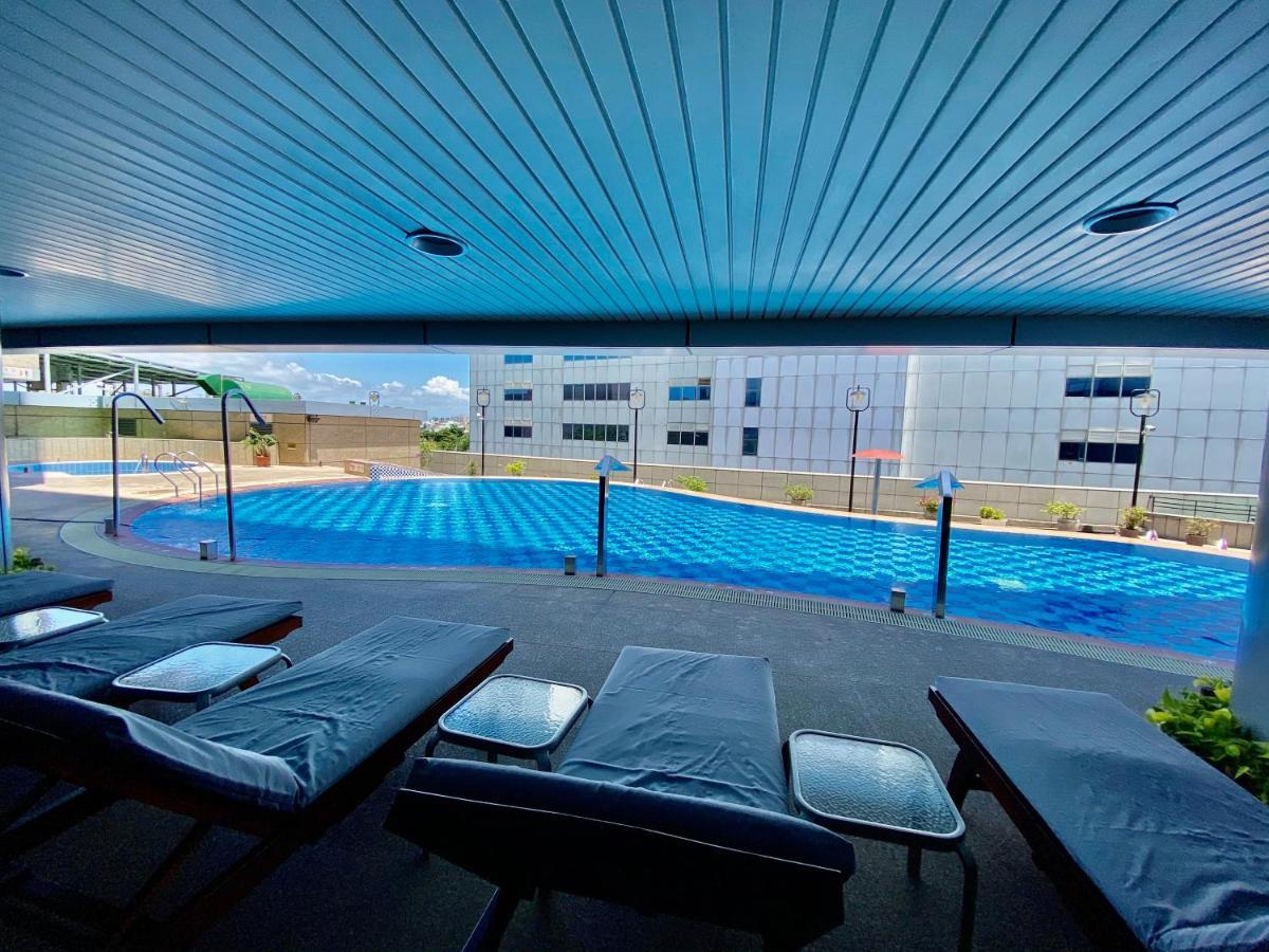 Evergreen Plaza Hotel - Tainan Exterior photo Swimming pool at the University of the Sunshine Coast