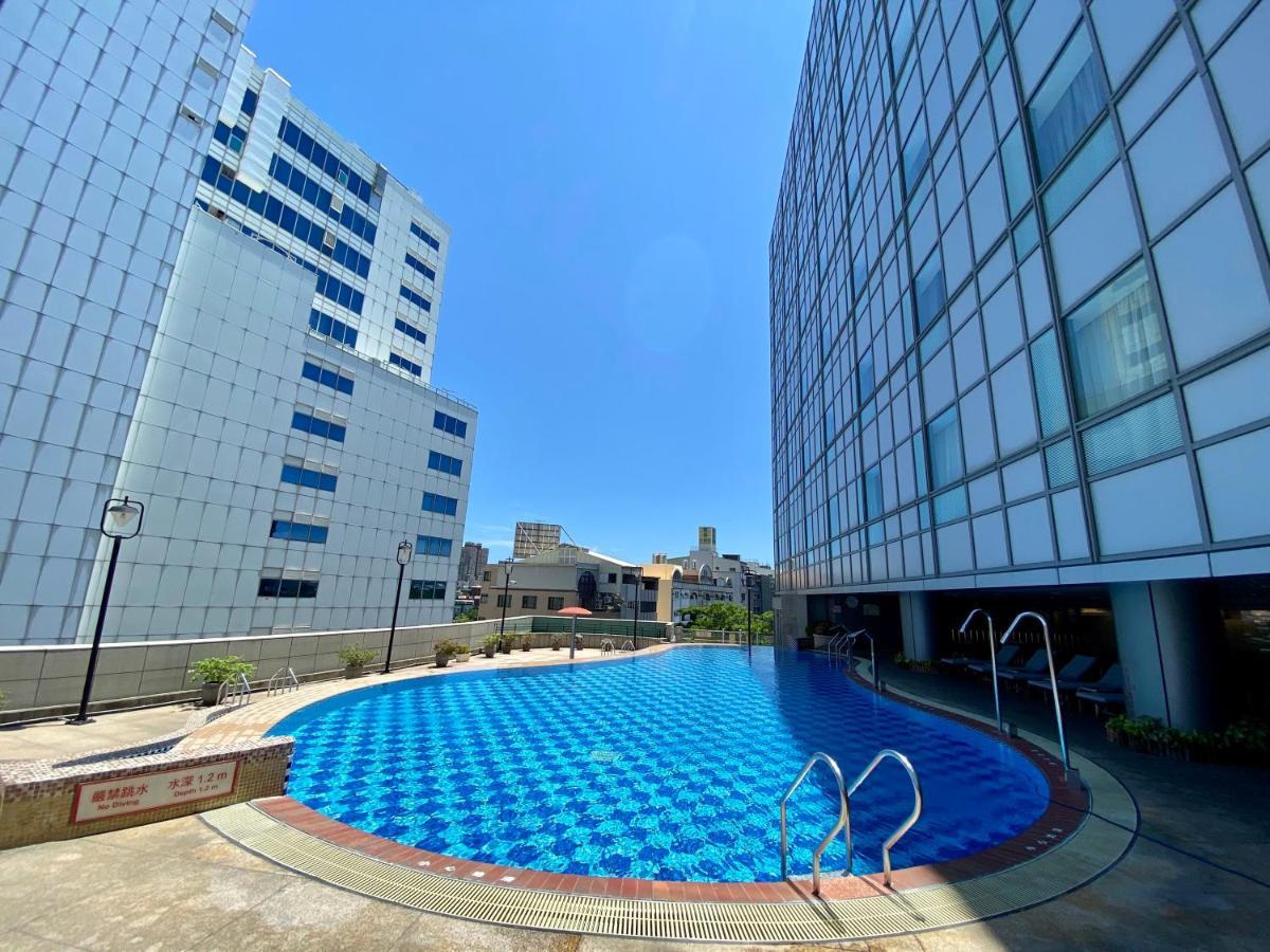 Evergreen Plaza Hotel - Tainan Exterior photo The pool at the hotel