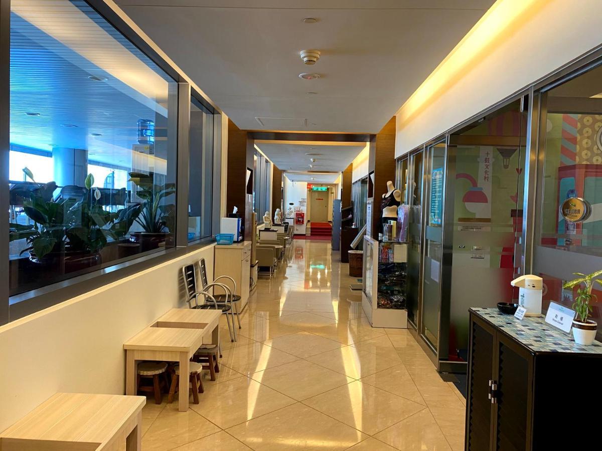 Evergreen Plaza Hotel - Tainan Exterior photo The interior of the lounge