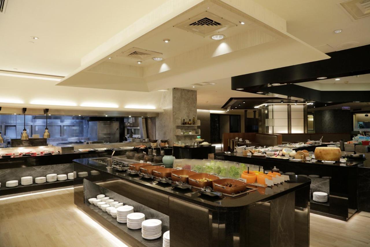 Evergreen Plaza Hotel - Tainan Exterior photo The buffet at the hotel