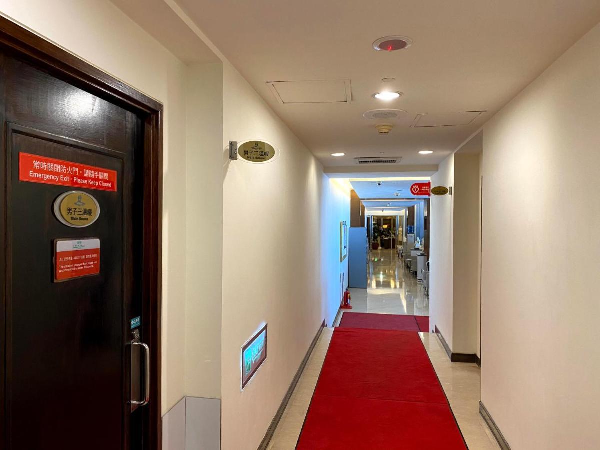 Evergreen Plaza Hotel - Tainan Exterior photo A corridor in the hotel