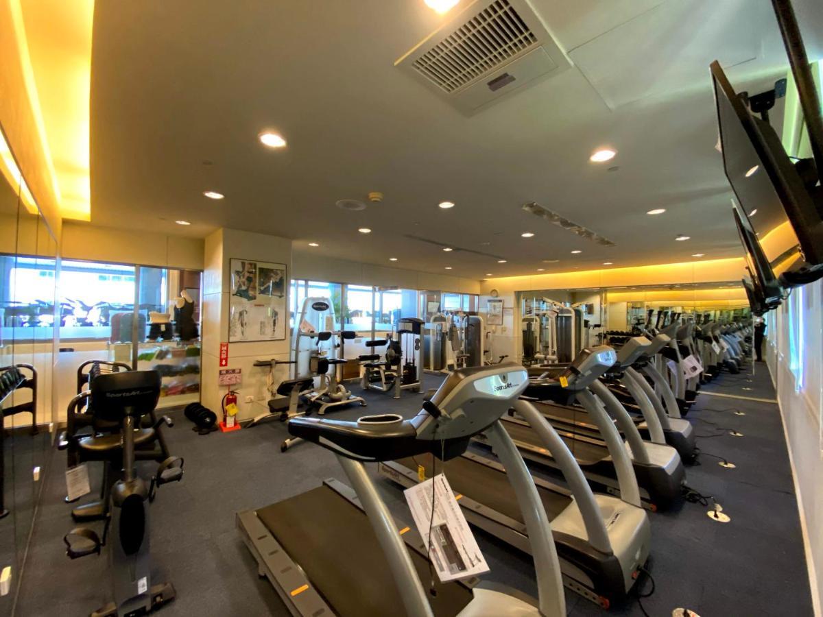 Evergreen Plaza Hotel - Tainan Exterior photo The gym at the hotel