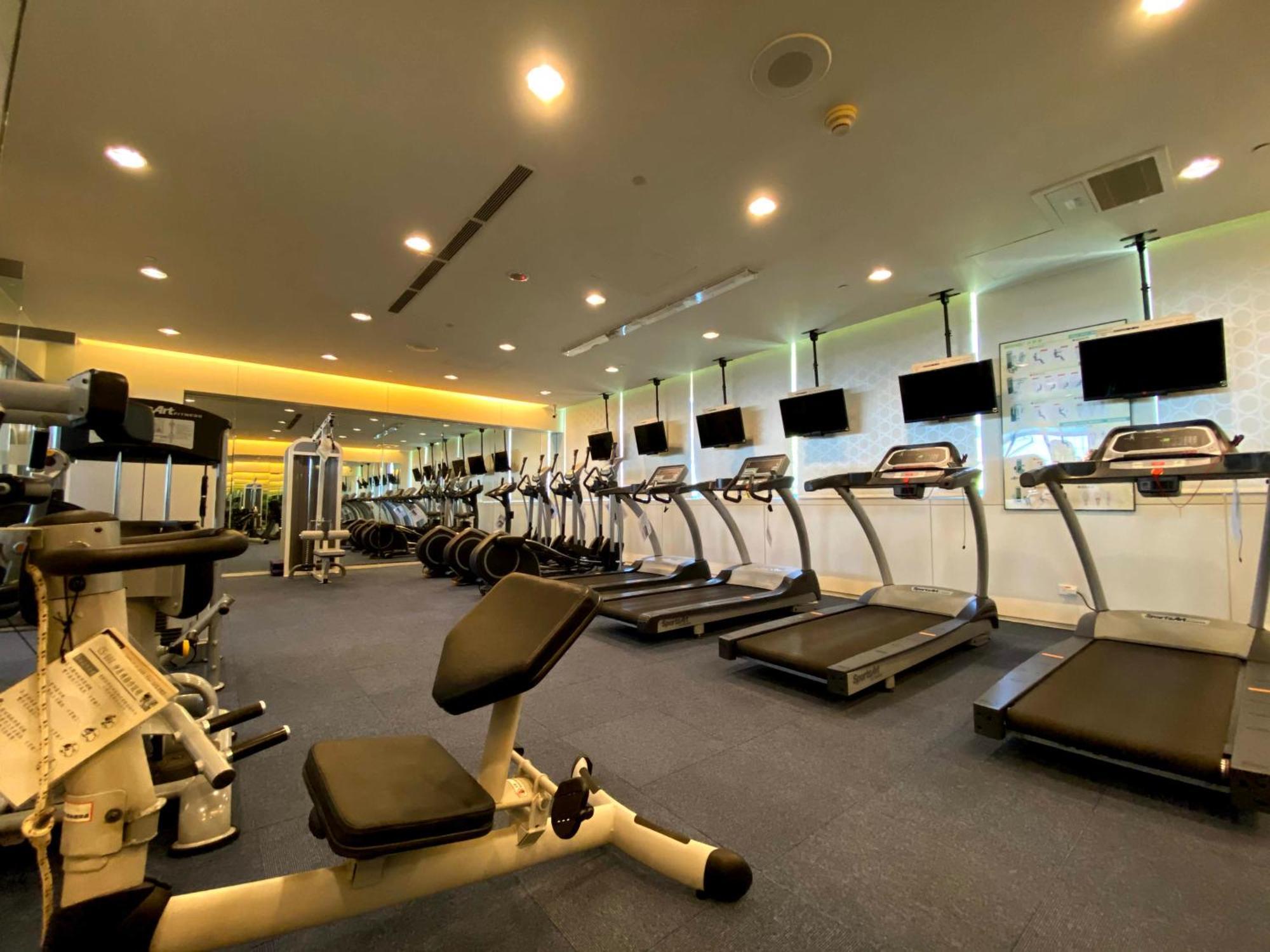Evergreen Plaza Hotel - Tainan Exterior photo The gym at the hotel